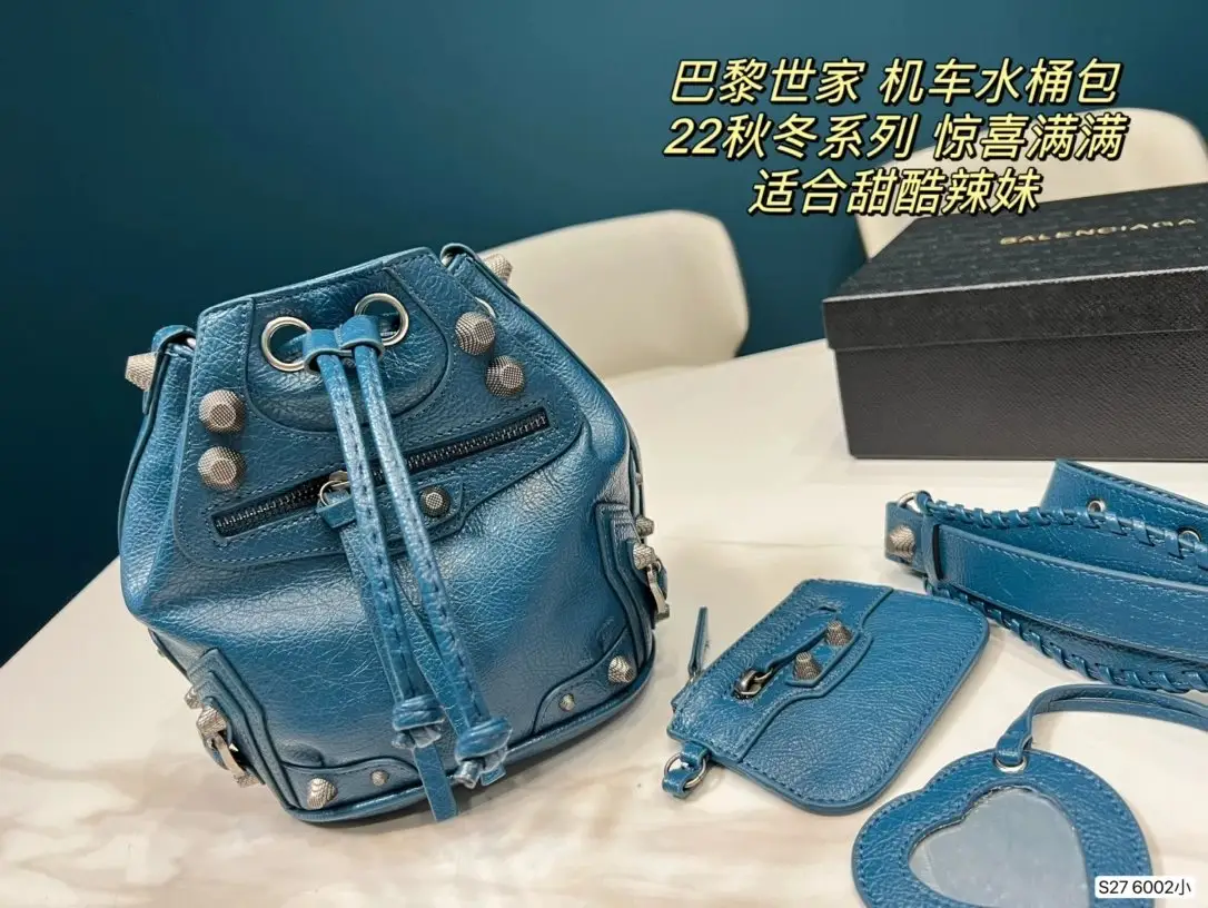 Balenciaga Handbags — photo 8 of 15