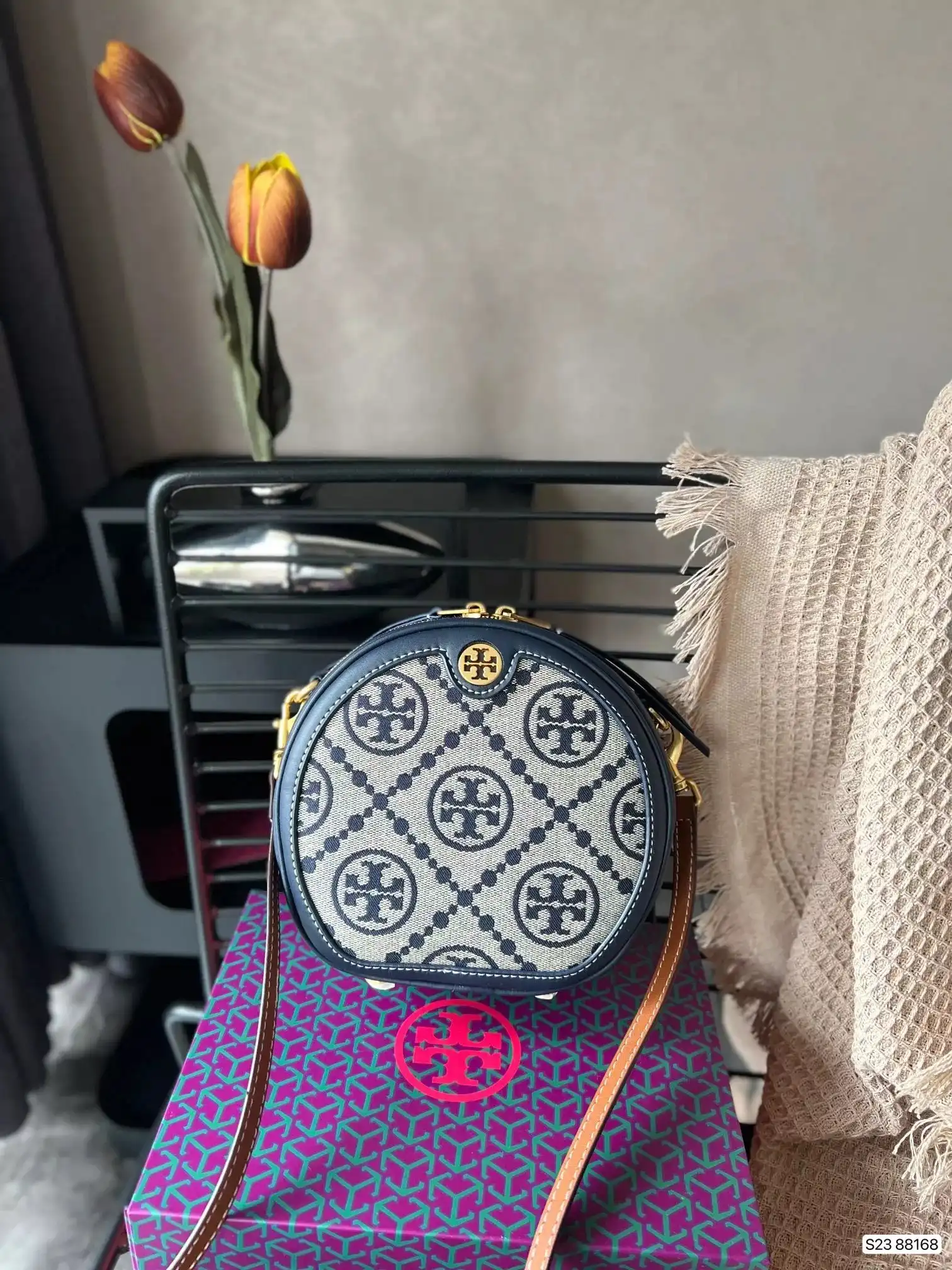 Tory Burch Crossbody Bags — photo 10 of 12