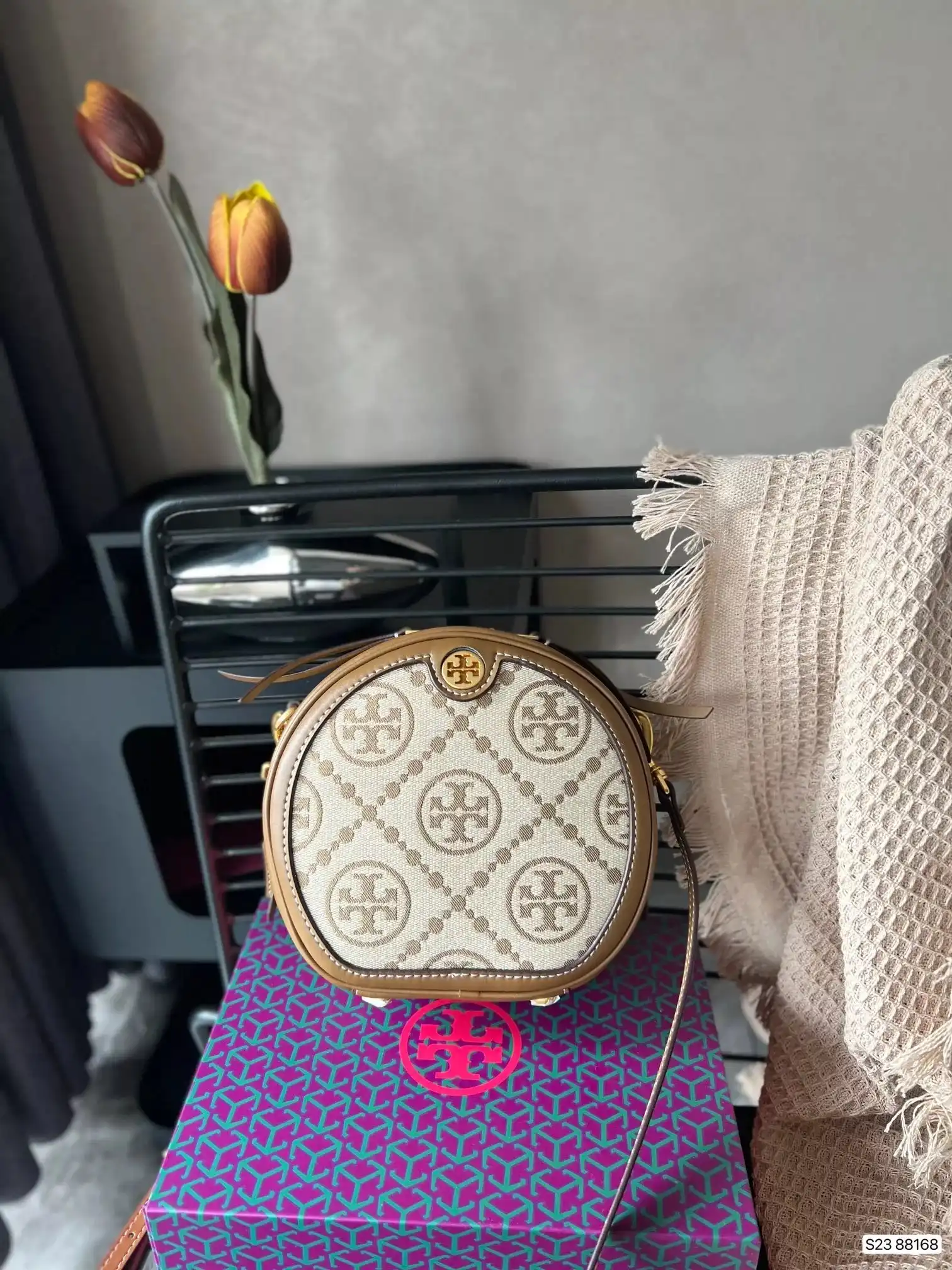 Tory Burch Crossbody Bags — photo 11 of 12