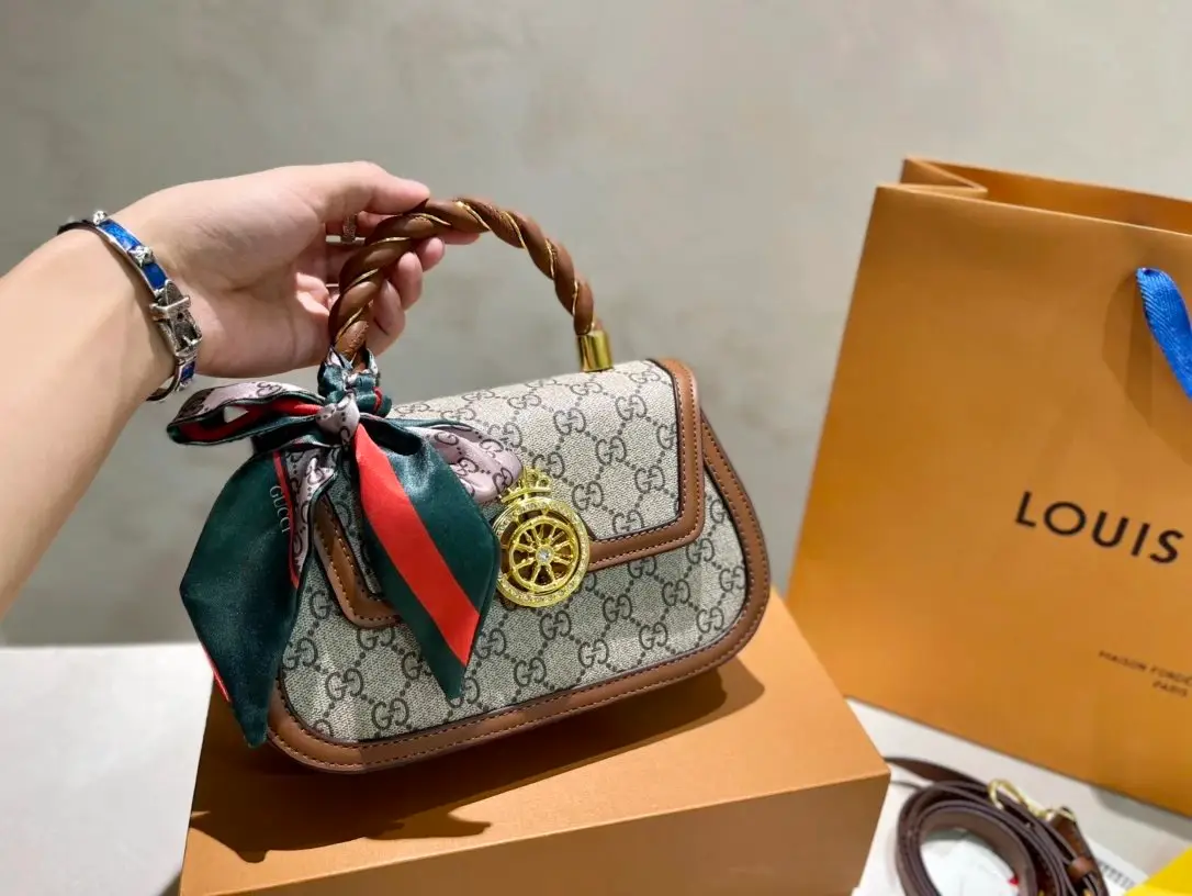 Gucci Handbags — photo 7 of 15